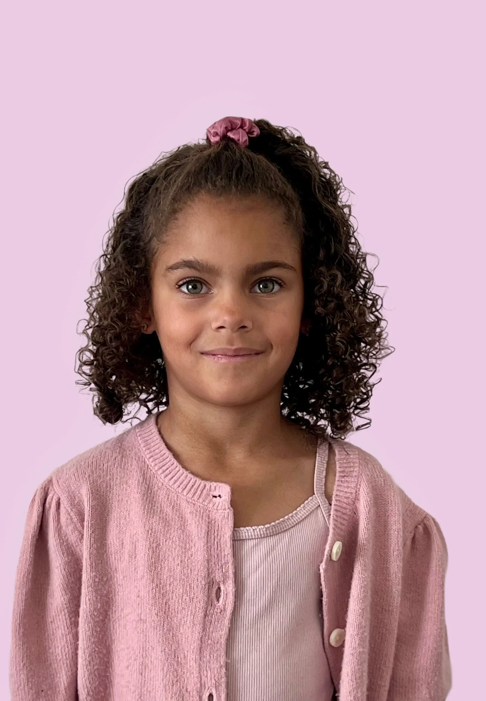KellyCo Faces talent headshot: Amira Hillary